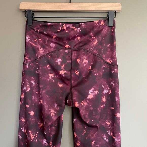 SPANX Booty Boost Active Print 7/8 Legging in Wine/Orange Tie-Dye Size Small - Picture 9 of 15